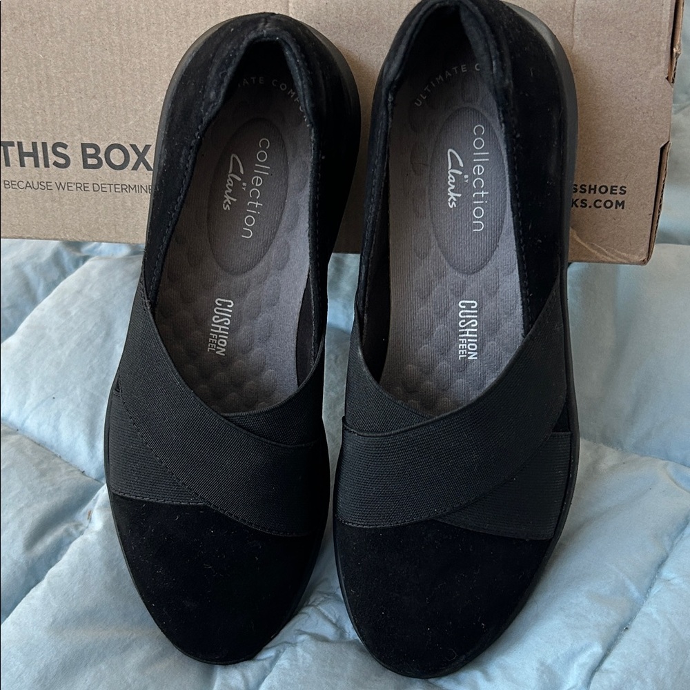 Clarks Women's Black Loafers, flats, slip-on black 5M - Picture 3 of 7